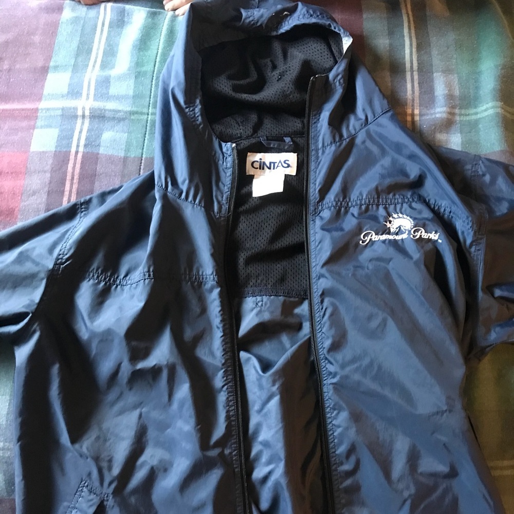 Paramount Parks Large windbreaker